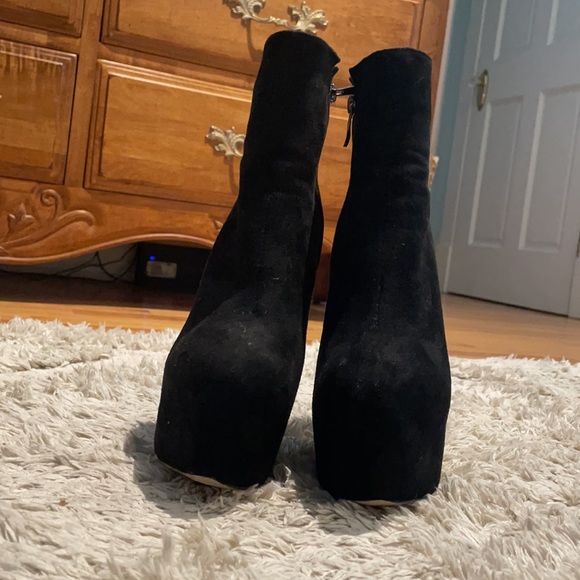 Very high sexy booties - Picture 3 of 5